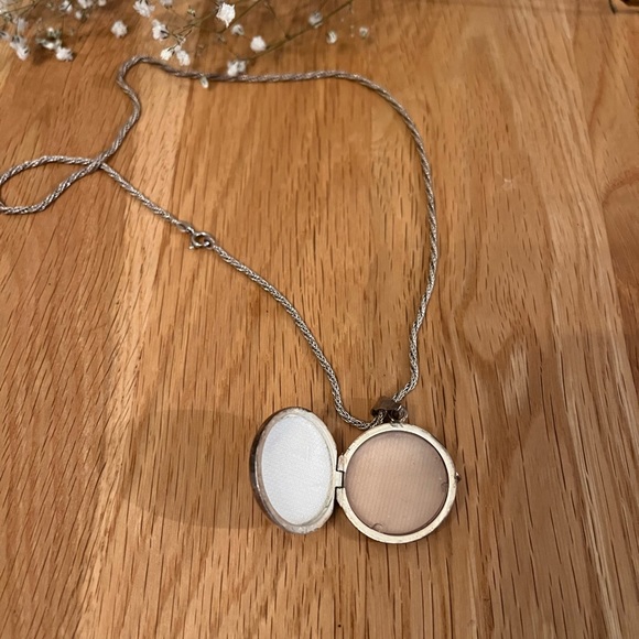 Beautiful vintage Italian sterling silver memory locket - Picture 3 of 7